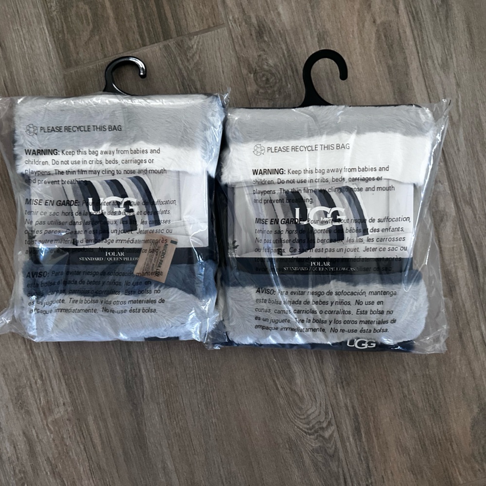 NWT UGG Blue and White Standard/Queen Pillowcases (2)
